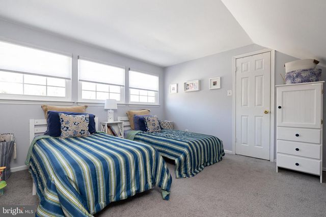 425 LONGFELLOW DR, Williamstown, NJ 08094