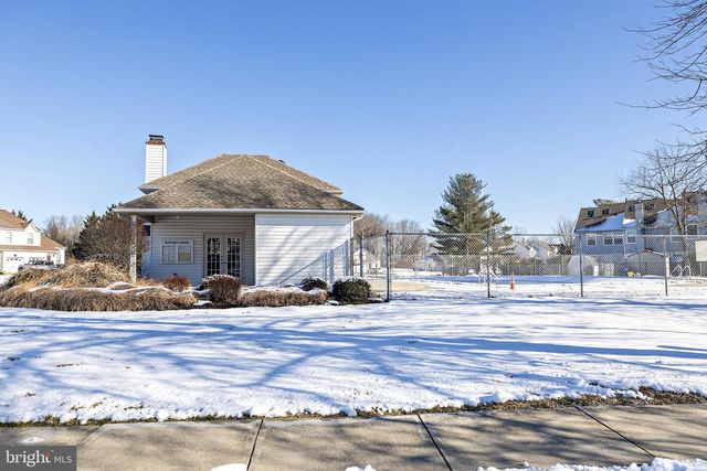 425 LONGFELLOW DR, Williamstown, NJ 08094