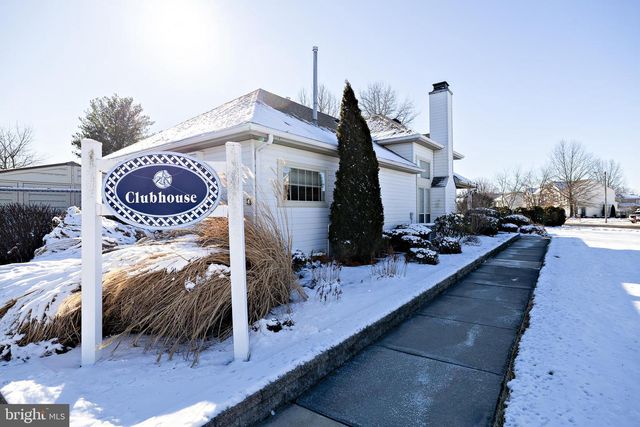 425 LONGFELLOW DR, Williamstown, NJ 08094