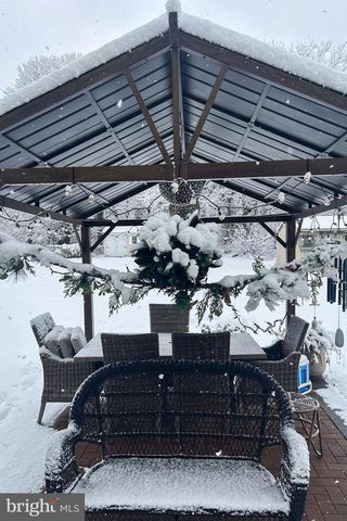 425 LONGFELLOW DR, Williamstown, NJ 08094