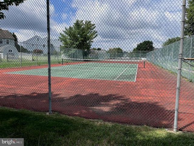 425 LONGFELLOW DR, Williamstown, NJ 08094