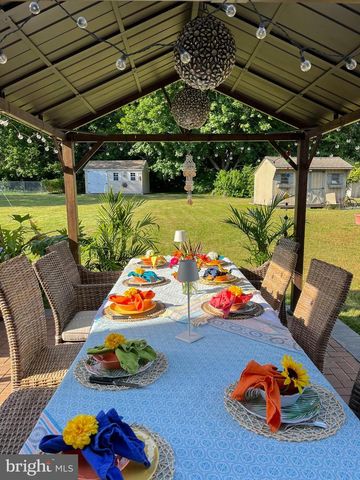 425 LONGFELLOW DR, Williamstown, NJ 08094