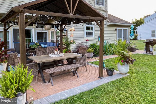 425 LONGFELLOW DR, Williamstown, NJ 08094