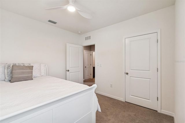 5221 HILLSIDE MEADOW PLACE, Tampa, FL 33610