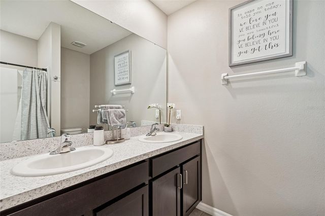 5221 HILLSIDE MEADOW PLACE, Tampa, FL 33610