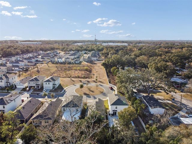 5221 HILLSIDE MEADOW PLACE, Tampa, FL 33610