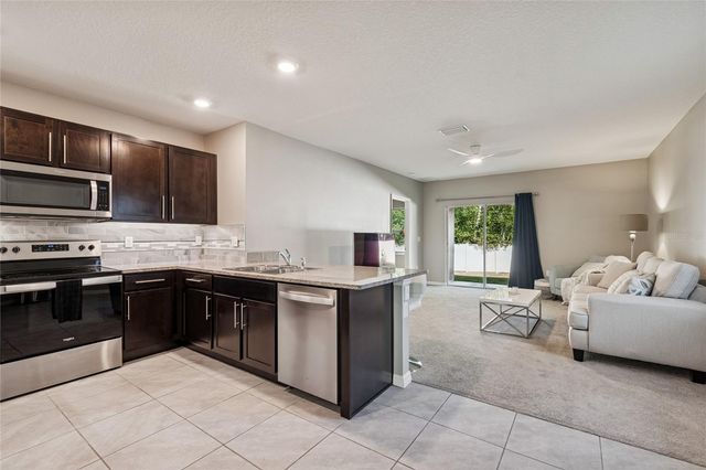 5221 HILLSIDE MEADOW PLACE, Tampa, FL 33610