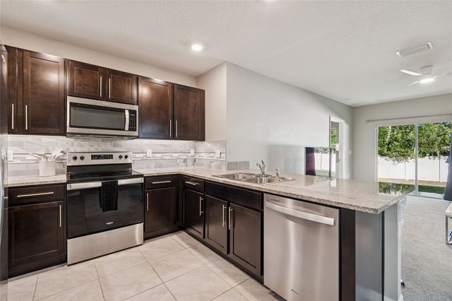 5221 HILLSIDE MEADOW PLACE, Tampa, FL 33610