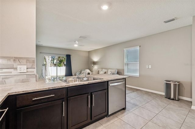 5221 HILLSIDE MEADOW PLACE, Tampa, FL 33610