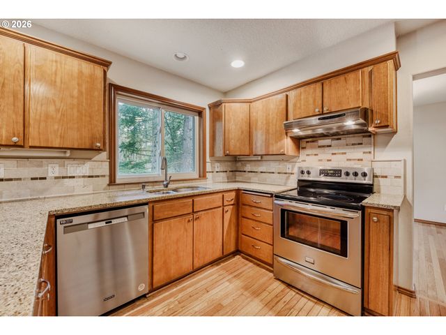 17441 Wake Robin Cir, Oregon City, OR 97045