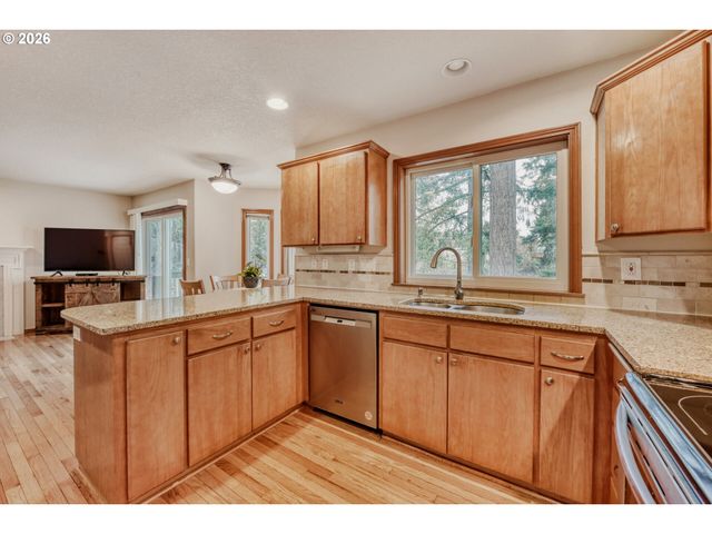 17441 Wake Robin Cir, Oregon City, OR 97045