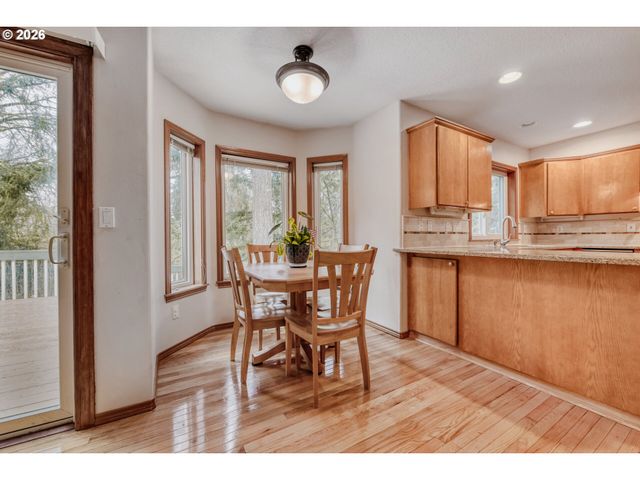 17441 Wake Robin Cir, Oregon City, OR 97045