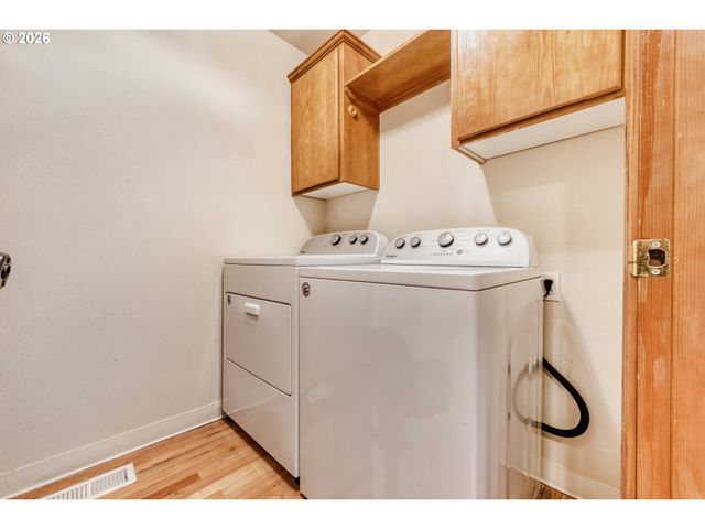 17441 Wake Robin Cir, Oregon City, OR 97045