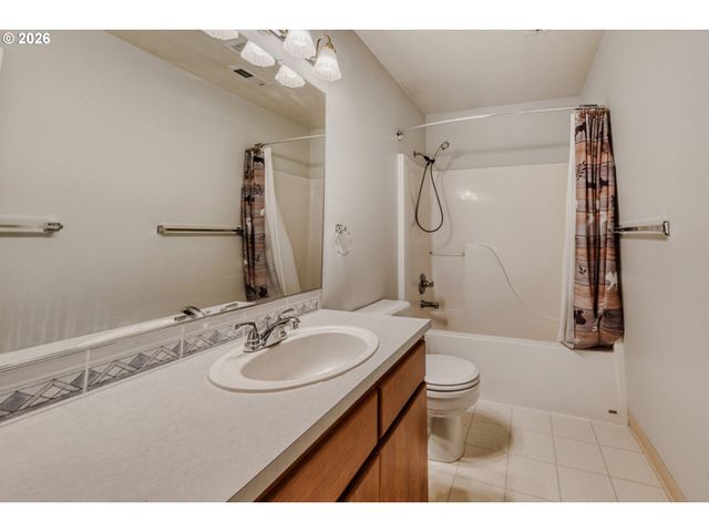 17441 Wake Robin Cir, Oregon City, OR 97045