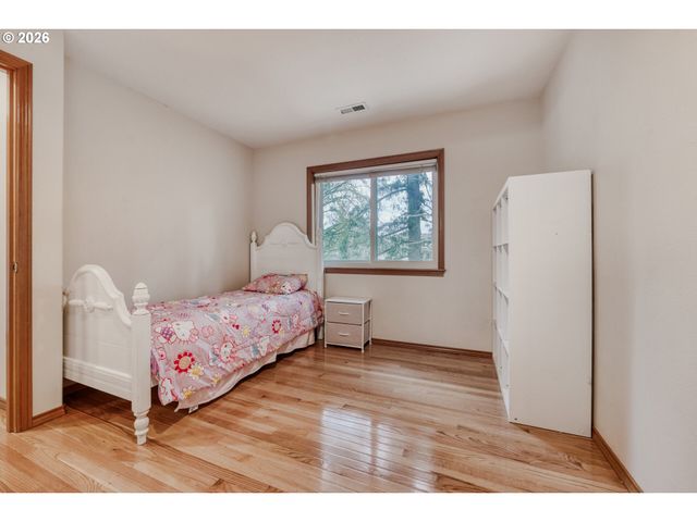 17441 Wake Robin Cir, Oregon City, OR 97045