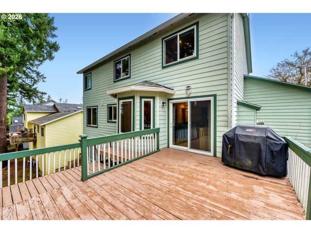 17441 Wake Robin Cir, Oregon City, OR 97045