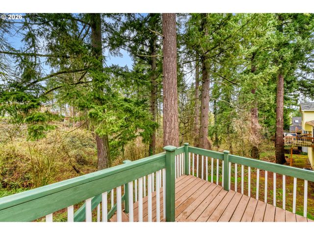 17441 Wake Robin Cir, Oregon City, OR 97045