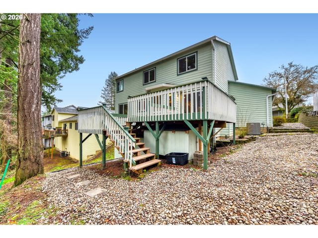 17441 Wake Robin Cir, Oregon City, OR 97045