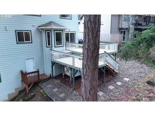 17441 Wake Robin Cir, Oregon City, OR 97045