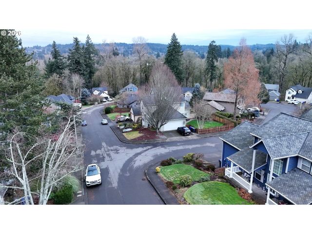 17441 Wake Robin Cir, Oregon City, OR 97045