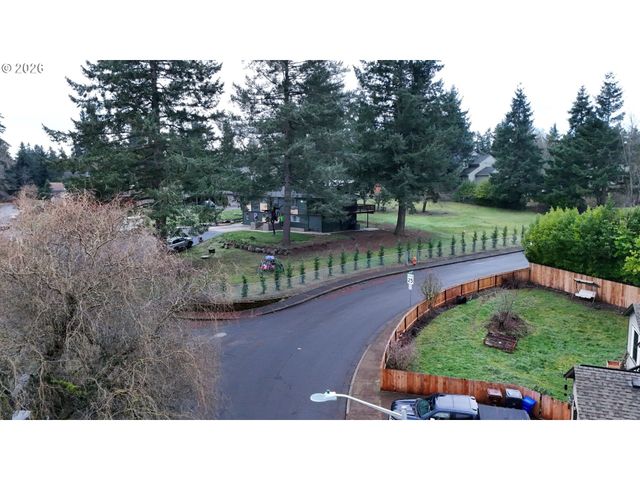 17441 Wake Robin Cir, Oregon City, OR 97045