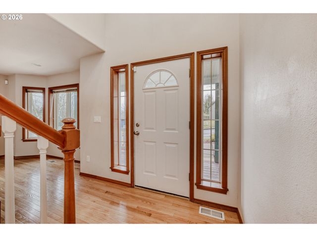 17441 Wake Robin Cir, Oregon City, OR 97045