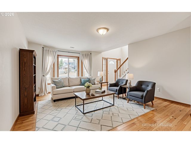 17441 Wake Robin Cir, Oregon City, OR 97045