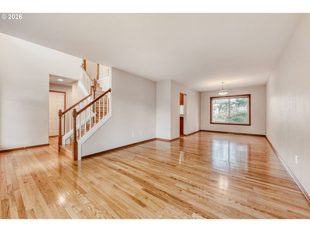 17441 Wake Robin Cir, Oregon City, OR 97045