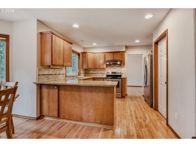 17441 Wake Robin Cir, Oregon City, OR 97045