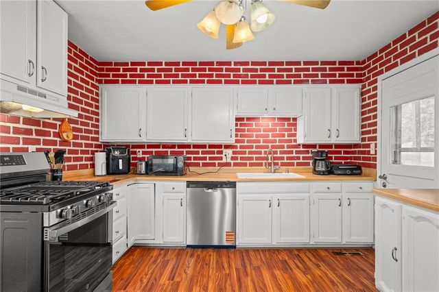 2700 S SCOTT Avenue, Independence, MO 64052