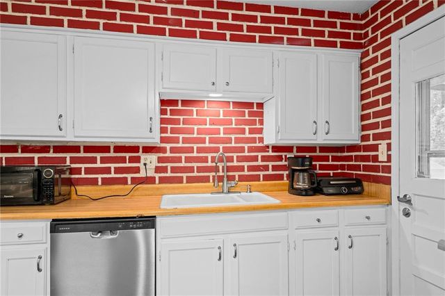 2700 S SCOTT Avenue, Independence, MO 64052
