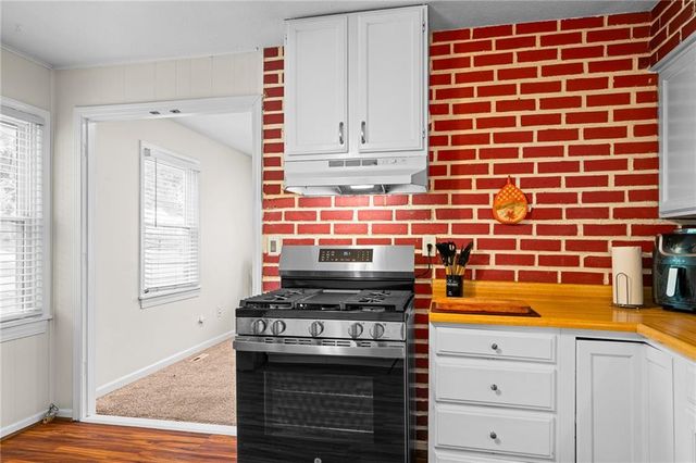 2700 S SCOTT Avenue, Independence, MO 64052