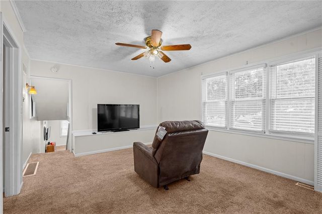 2700 S SCOTT Avenue, Independence, MO 64052