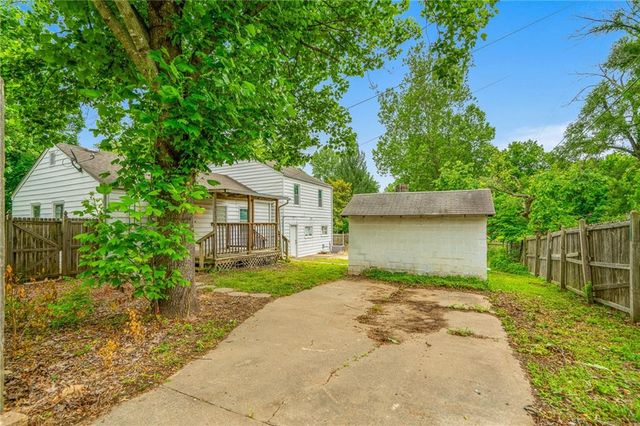 2700 S SCOTT Avenue, Independence, MO 64052