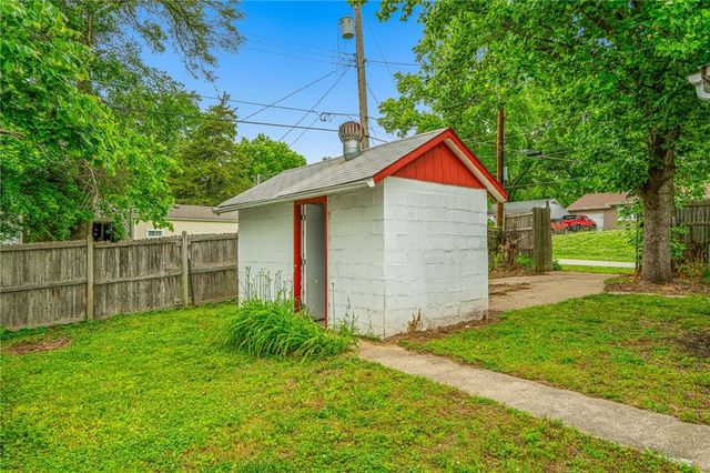2700 S SCOTT Avenue, Independence, MO 64052