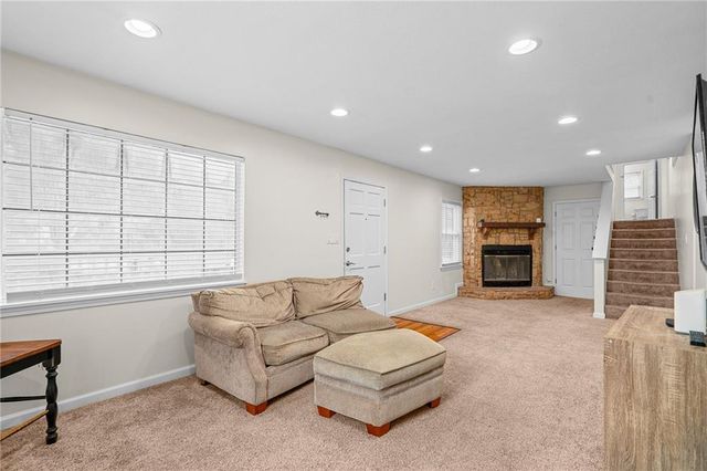 2700 S SCOTT Avenue, Independence, MO 64052
