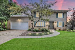 93 Faringdon Drive, Crystal Lake, IL 60014