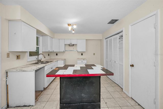 1200 E COURT STREET, Tarpon Springs, FL 34689