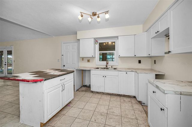 1200 E COURT STREET, Tarpon Springs, FL 34689