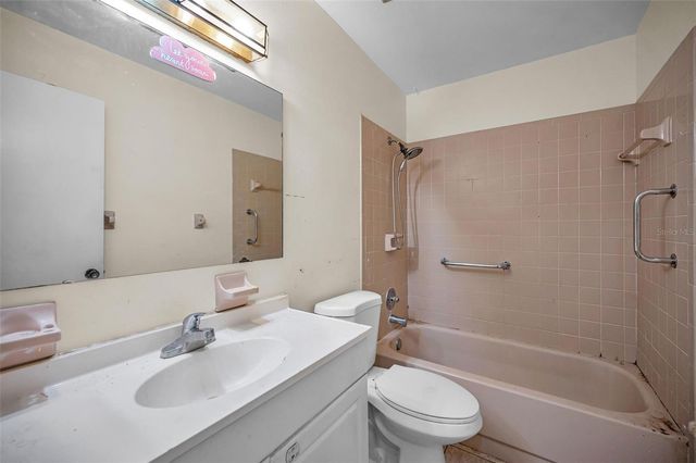 1200 E COURT STREET, Tarpon Springs, FL 34689