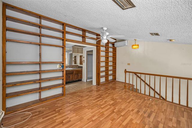 1200 E COURT STREET, Tarpon Springs, FL 34689