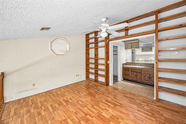 1200 E COURT STREET, Tarpon Springs, FL 34689