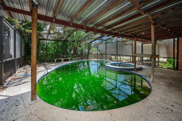 1200 E COURT STREET, Tarpon Springs, FL 34689