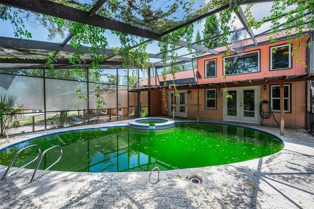 1200 E COURT STREET, Tarpon Springs, FL 34689