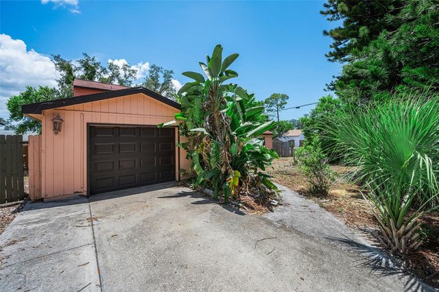 1200 E COURT STREET, Tarpon Springs, FL 34689