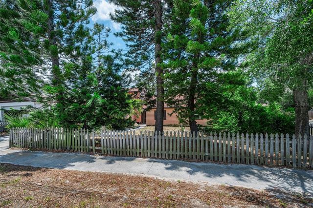 1200 E COURT STREET, Tarpon Springs, FL 34689