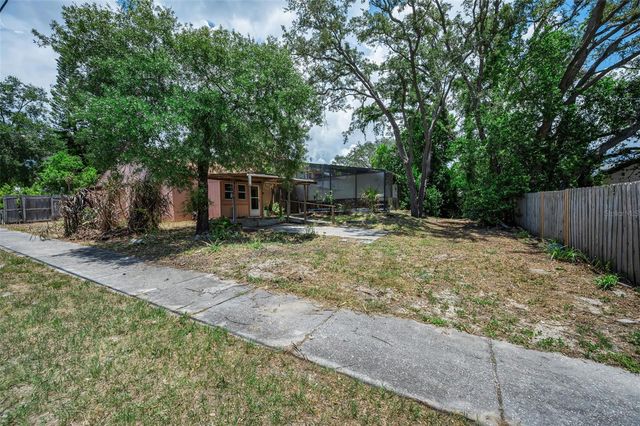 1200 E COURT STREET, Tarpon Springs, FL 34689