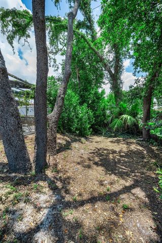 1200 E COURT STREET, Tarpon Springs, FL 34689