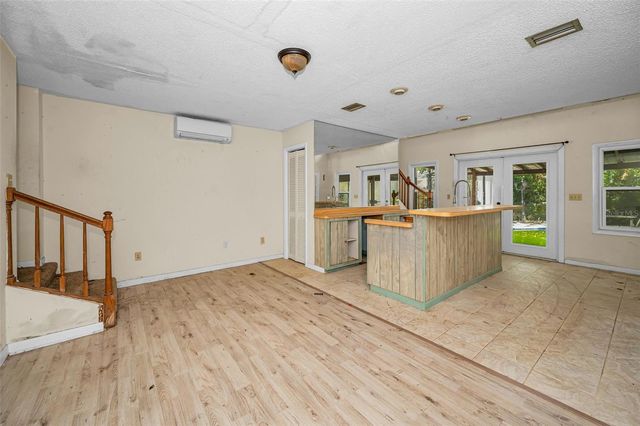 1200 E COURT STREET, Tarpon Springs, FL 34689