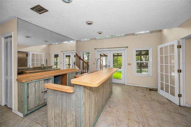 1200 E COURT STREET, Tarpon Springs, FL 34689